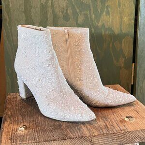 Betsey Johnson Cady Pearl Boots White - US 9